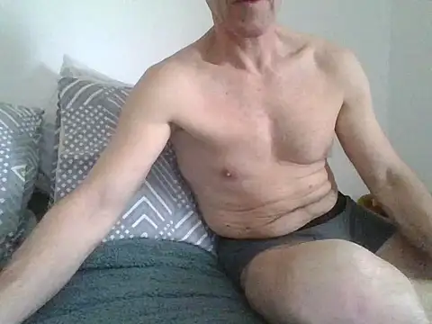 fergi1999 online show from April 14, 2026, 1:27 pm