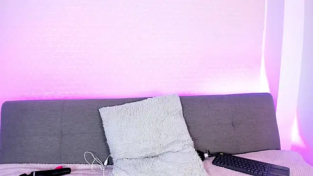 missweetpeach online show from December 1, 2025, 9:15 pm