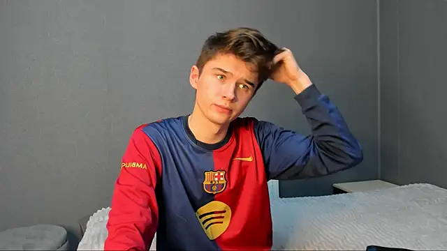 Snapshot of SherlockMax chatting on October 17, 2025, 8:32 pm SherlockMax online show from October 17, 2025, 8:32 pm