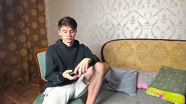 Snapshot of SherlockMax chatting on October 1, 2025, 8:02 pm SherlockMax online show from October 1, 2025, 8:02 pm