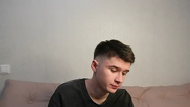 Snapshot of SherlockMax chatting on November 5, 2025, 3:04 pm SherlockMax online show from November 5, 2025, 3:04 pm