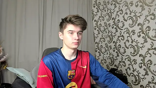 Snapshot of SherlockMax chatting on October 12, 2025, 7:15 pm SherlockMax online show from October 12, 2025, 7:15 pm