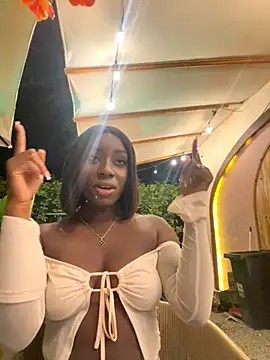 Snapshot of ZoeMorettii_ chatting on November 8, 2025, 12:25 am ZoeMorettii online show from November 8, 2025, 12:25 am