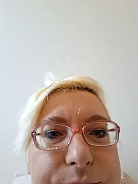 VikaKing online show from December 2, 2025, 9:22 am