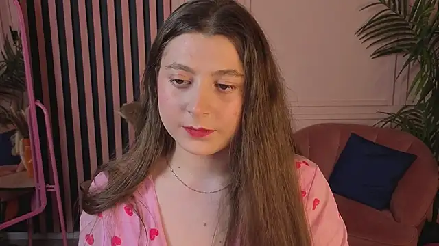 Queen Michelle  online show from December 3, 2025, 10:09 pm