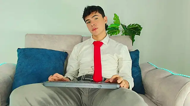 Snapshot of CamiiGuzmanX chatting on October 1, 2025, 8:02 pm CamiiGuzmanX online show from October 1, 2025, 8:02 pm