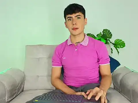 Snapshot of CamiiGuzmanX chatting on September 22, 2025, 8:04 pm CamiiGuzmanX online show from September 22, 2025, 8:04 pm