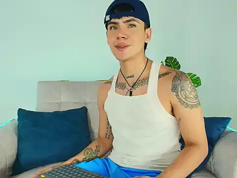 Snapshot of CamiiGuzmanX chatting on September 23, 2025, 8:38 pm CamiiGuzmanX online show from September 23, 2025, 8:38 pm