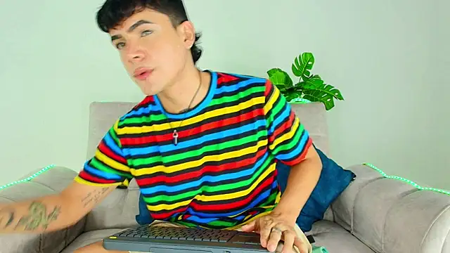 Snapshot of CamiiGuzmanX chatting on September 25, 2025, 7:31 pm CamiiGuzmanX online show from September 25, 2025, 7:31 pm