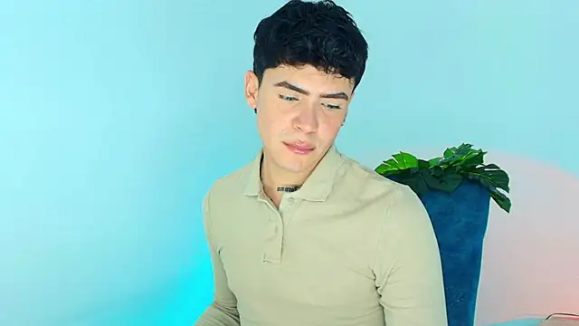 CamiiGuzmanX online show from November 27, 2025, 8:31 pm