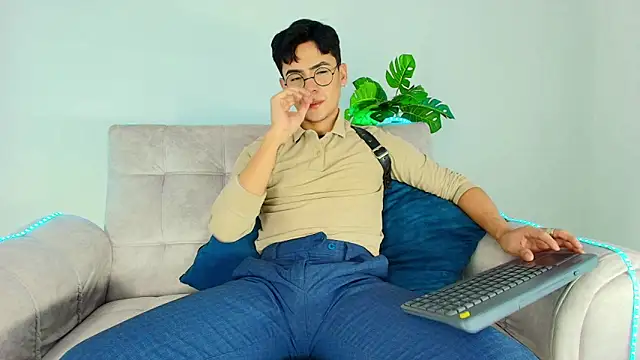 Snapshot of CamiiGuzmanX chatting on September 24, 2025, 7:53 pm CamiiGuzmanX online show from September 24, 2025, 7:53 pm