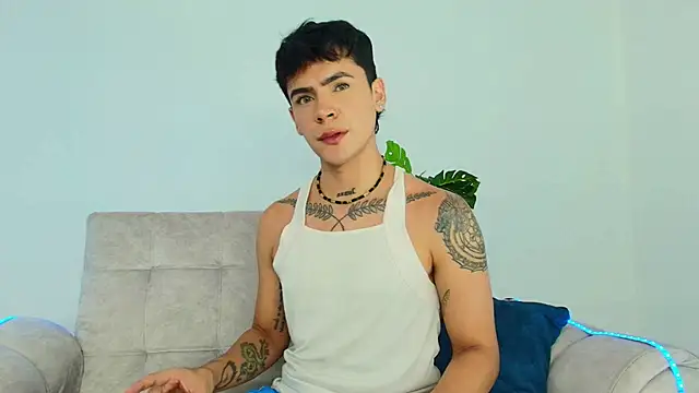 Snapshot of CamiiGuzmanX chatting on October 2, 2025, 7:39 pm CamiiGuzmanX online show from October 2, 2025, 7:39 pm