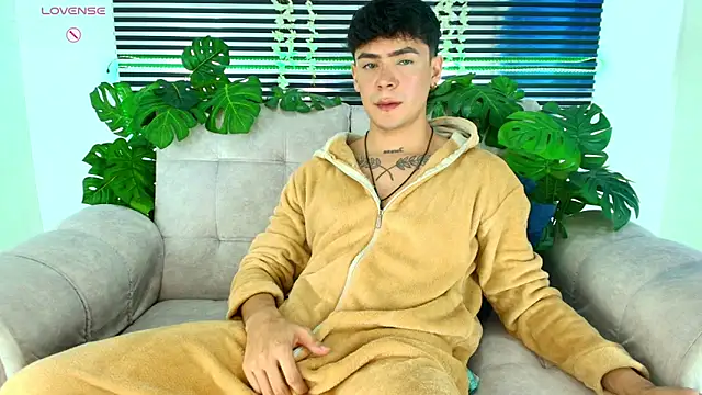 CamiiGuzmanX online show from March 11, 2026, 9:31 pm