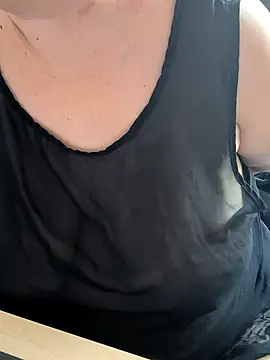 Snapshot of Curvy_Mommy chatting on September 24, 2025, 7:48 am Curvy Mommy online show from September 24, 2025, 7:48 am