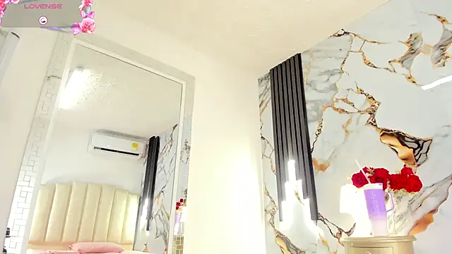 Snapshot of larakrouf chatting on October 2, 2025, 7:28 pm larakrouf online show from October 2, 2025, 7:28 pm