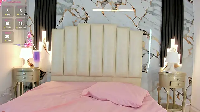 Snapshot of larakrouf chatting on October 25, 2025, 7:36 pm larakrouf online show from October 25, 2025, 7:36 pm