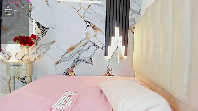 Snapshot of larakrouf chatting on September 19, 2025, 9:08 pm larakrouf online show from September 19, 2025, 9:08 pm