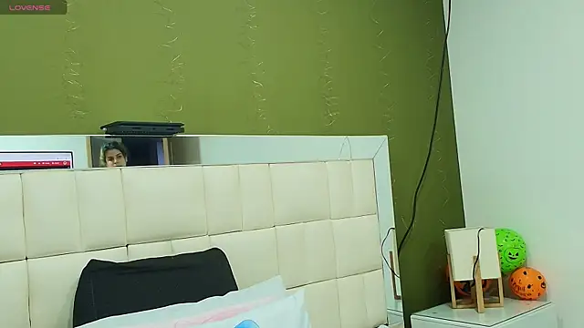 Snapshot of gisell_gomez chatting on October 26, 2025, 12:05 pm gisell gomez online show from October 26, 2025, 12:05 pm