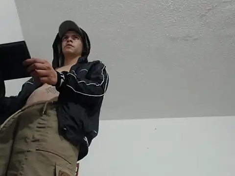 Snapshot of Thomasjons_ chatting on October 27, 2025, 7:42 am Thomasjons  online show from October 27, 2025, 7:42 am