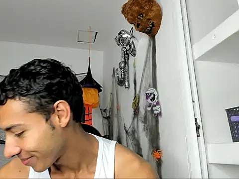 Snapshot of jhosep_hamilton chatting on October 24, 2025, 11:42 am jhosep hamilton online show from October 24, 2025, 11:42 am