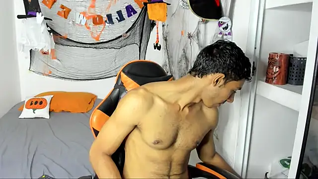 Snapshot of jhosep_hamilton chatting on October 16, 2025, 7:11 pm jhosep hamilton online show from October 16, 2025, 7:11 pm