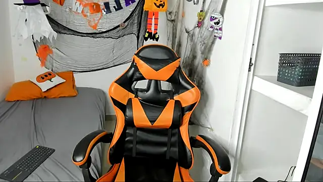 Snapshot of jhosep_hamilton chatting on October 18, 2025, 7:05 pm jhosep hamilton online show from October 18, 2025, 7:05 pm