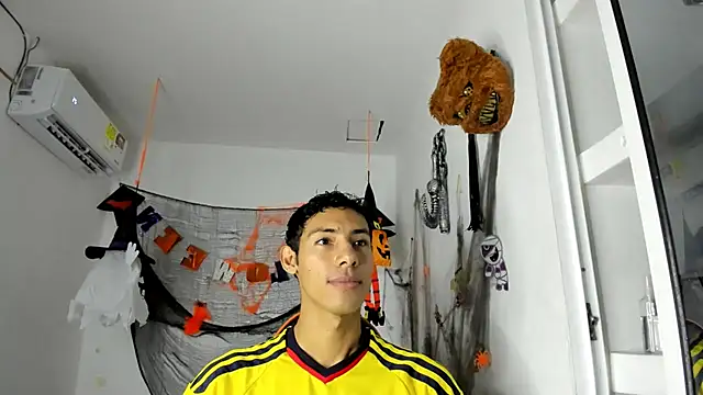 Snapshot of jhosep_hamilton chatting on November 2, 2025, 7:08 pm jhosep hamilton online show from November 2, 2025, 7:08 pm