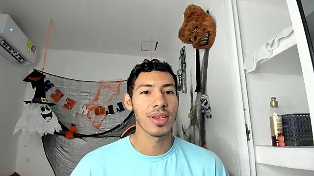 Snapshot of jhosep_hamilton chatting on October 31, 2025, 12:24 pm jhosep hamilton online show from October 31, 2025, 12:24 pm