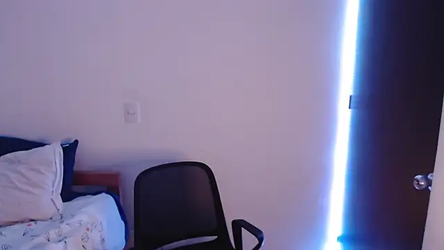 Snapshot of axel_davis_ chatting on October 8, 2025, 2:57 am axel davis  online show from October 8, 2025, 2:57 am