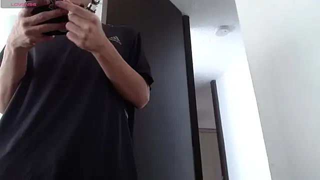 Snapshot of axel_davis_ chatting on October 15, 2025, 4:04 pm axel davis  online show from October 15, 2025, 4:04 pm