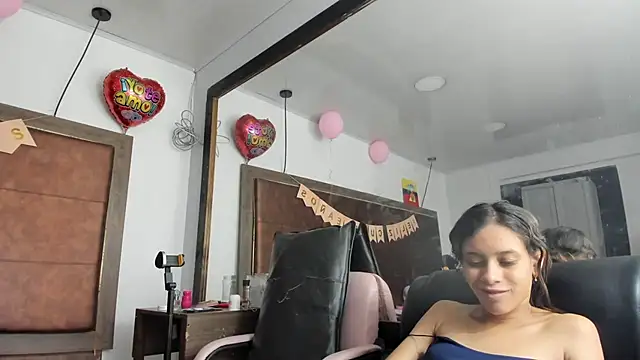 Snapshot of Mia_Lian_ chatting on October 30, 2025, 2:14 pm Mia Lian online show from October 30, 2025, 2:14 pm