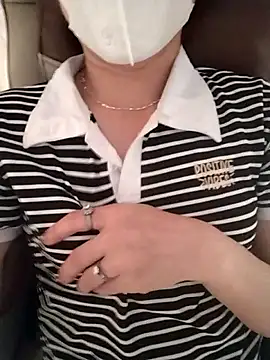 Jessical--Li online show from October 13, 2025, 3:08 am