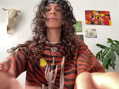 camille delrey online show from September 17, 2025, 7:49 pm