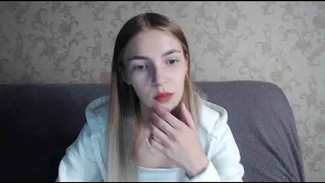 HitGyrl online show from November 9, 2025, 1:09 am