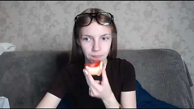 Snapshot of HitGyrl chatting on October 24, 2025, 1:15 am HitGyrl online show from October 24, 2025, 1:15 am