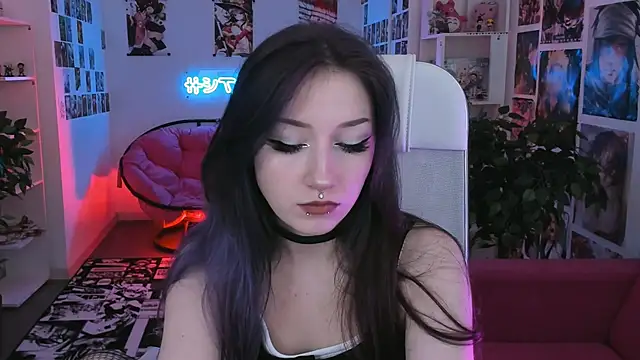 LiliLuna online show from November 4, 2025, 1:04 pm