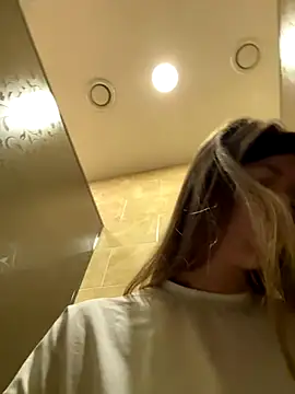 Snapshot of ElliRose chatting on September 30, 2025, 5:57 am ElliRose online show from September 30, 2025, 5:57 am