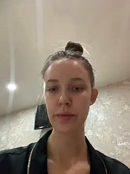 ElliRose online show from February 8, 2026, 1:42 pm