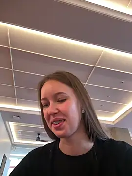 Snapshot of ElliRose chatting on October 17, 2025, 2:48 am ElliRose online show from October 17, 2025, 2:48 am