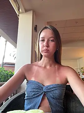 Snapshot of ElliRose chatting on October 7, 2025, 12:44 am ElliRose online show from October 7, 2025, 12:44 am