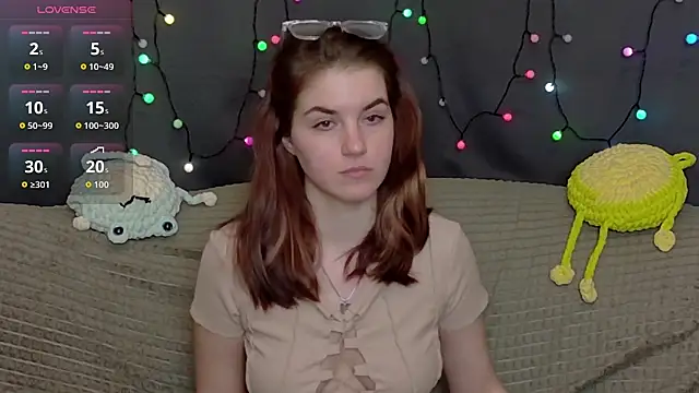 ElzaBlis online show from December 15, 2025, 5:08 pm