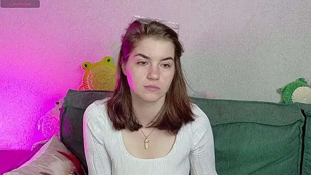 ElzaBlis online show from June 1, 2026, 1:11 pm