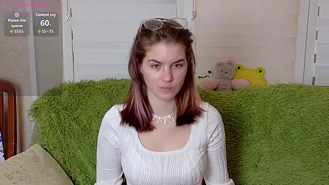 ElzaBlis online show from September 29, 2025, 3:50 pm