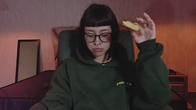  mavis2 online show from October 15, 2025, 8:17 pm