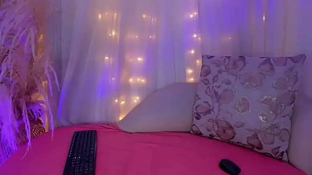 Snapshot of arianna_cox__ chatting on October 24, 2025, 8:19 pm arianna cox   online show from October 24, 2025, 8:19 pm