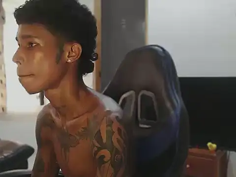 Snapshot of James_rufin chatting on October 22, 2025, 8:52 pm James rufin online show from October 22, 2025, 8:52 pm