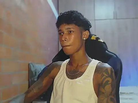 Snapshot of James_rufin chatting on September 18, 2025, 2:25 am James rufin online show from September 18, 2025, 2:25 am