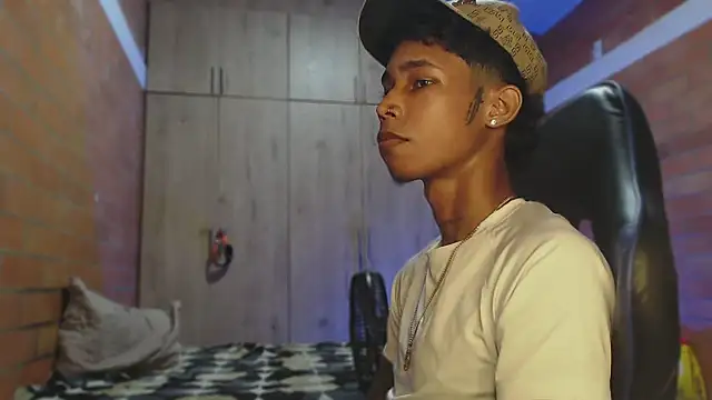 Snapshot of James_rufin chatting on September 25, 2025, 1:22 am James rufin online show from September 25, 2025, 1:22 am