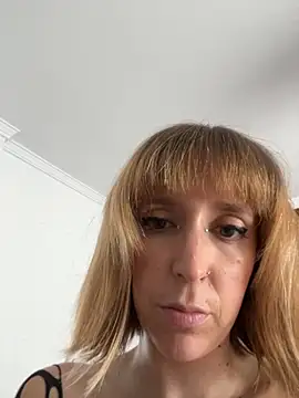 Snapshot of violetofsecret chatting on October 18, 2025, 11:56 am violetofsecret online show from October 18, 2025, 11:56 am