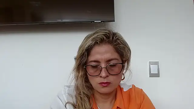 Snapshot of linda-mature43 chatting on October 15, 2025, 5:10 pm linda-mature43 online show from October 15, 2025, 5:10 pm